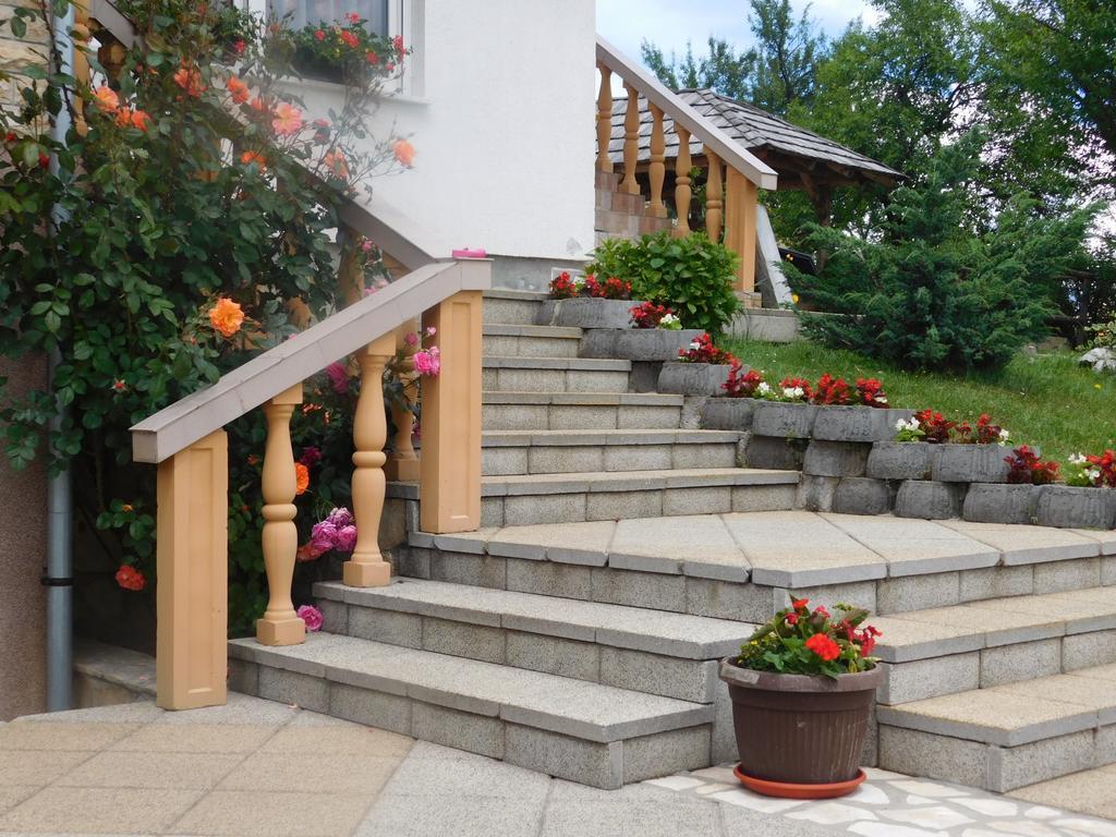 Guesthouse Sara Grabovac  Exterior photo